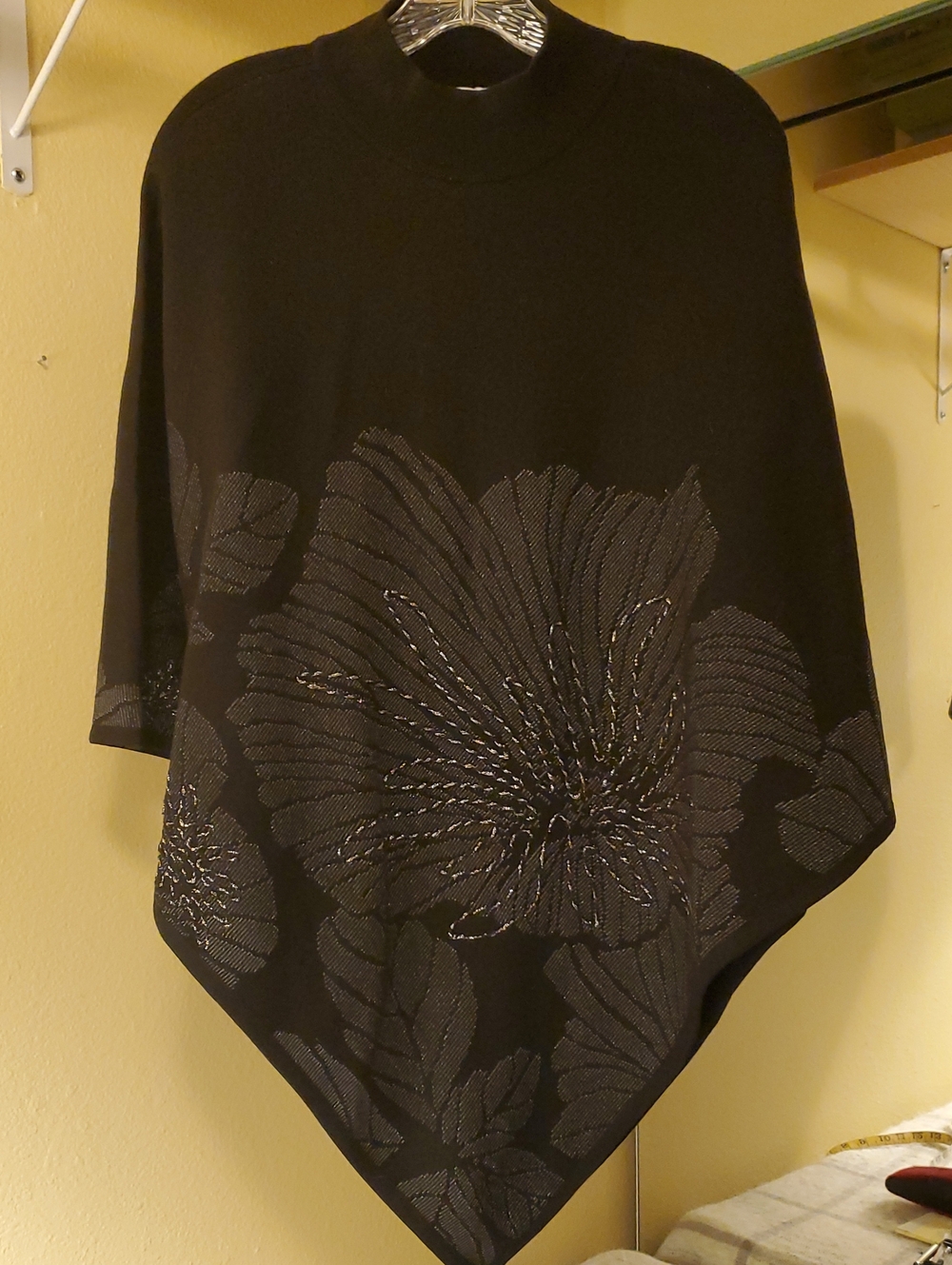 Black Floral Knit Poncho Top Size Sm/Med